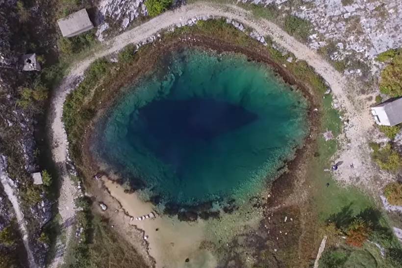 Défi pour les aventuriers : source de Cetina au milieu du paysage karstique