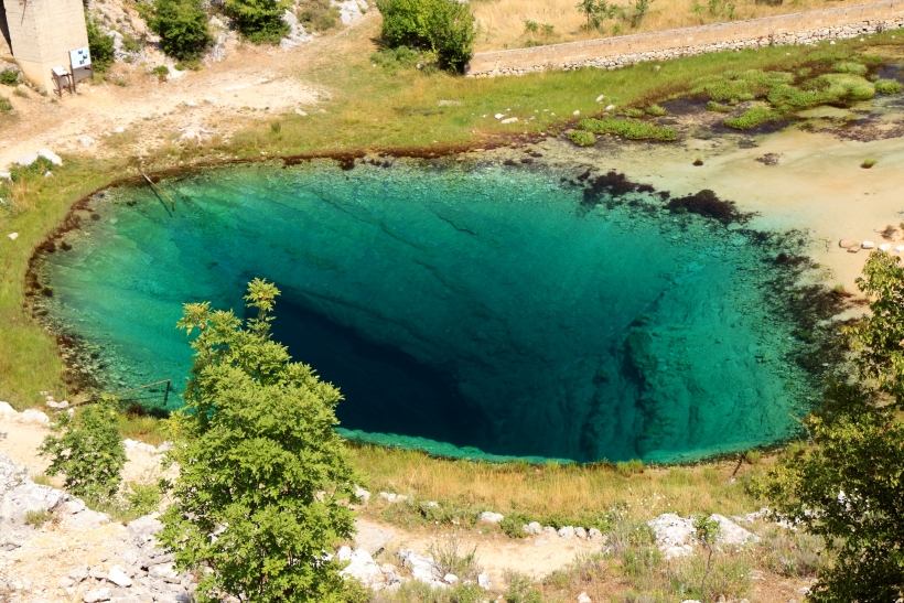 Défi pour les aventuriers : source de Cetina au milieu du paysage karstique