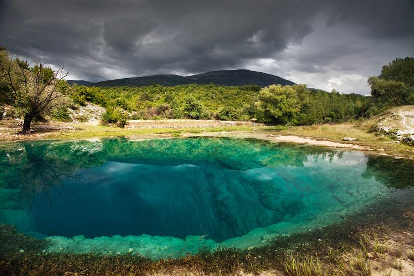 Défi pour les aventuriers : source de Cetina au milieu du paysage karstique