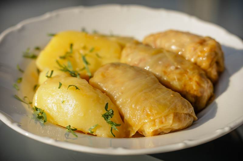 Sarma s kuhanim krumpirom