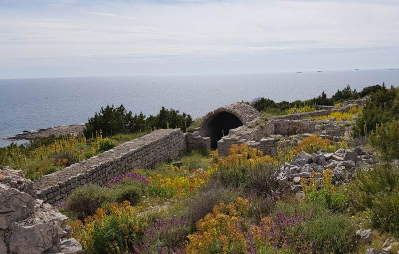 ZNAMENITOST OTOKA ŽIRJA: Kasnoantička utvrda Gradina iz 6. stoljeća [FOTO]