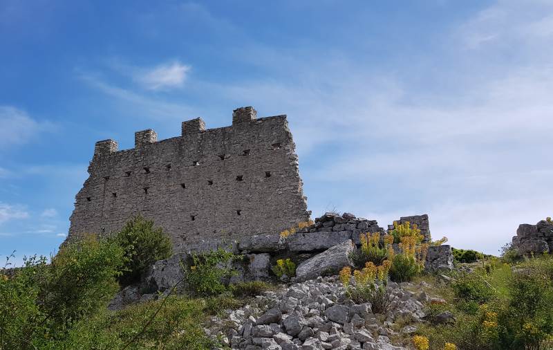 ZNAMENITOST OTOKA ŽIRJA: Kasnoantička utvrda Gradina iz 6. stoljeća [FOTO]