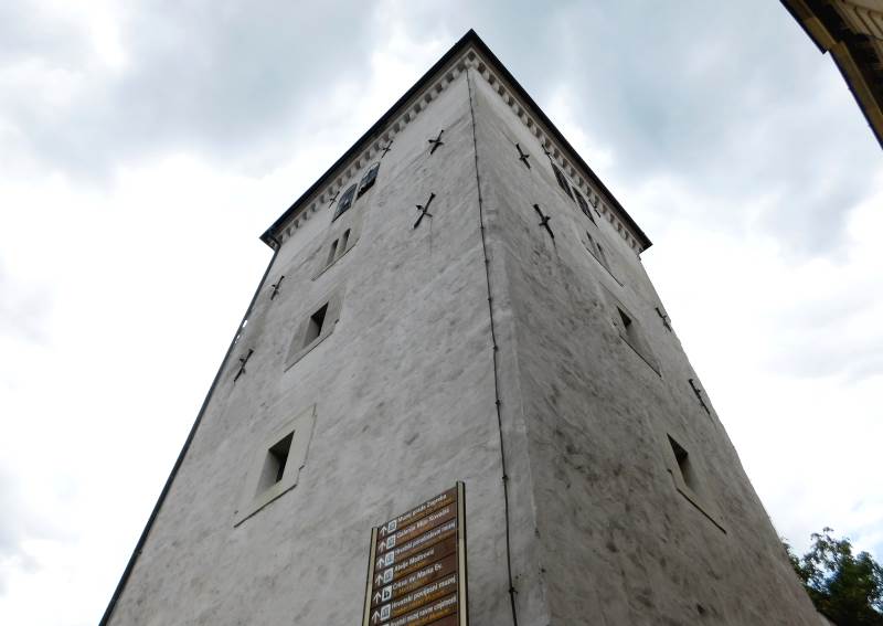 Tradizione medievale a Zagabria: La Torre Lotrščak e un vero colpo di cannone
