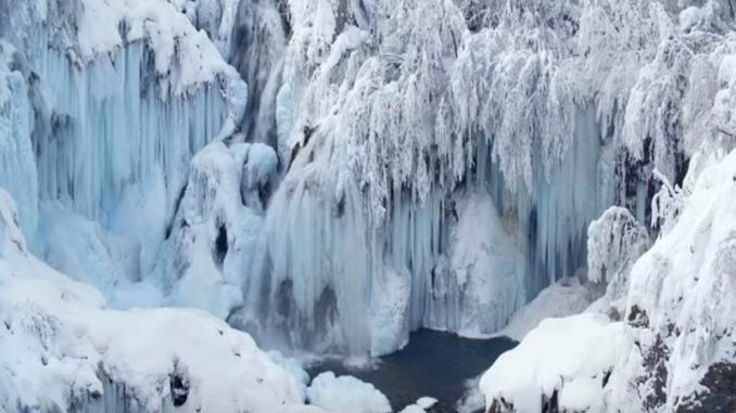 Frozen Plitvice Lakes in 4k Frozen Plitvice Lakes in 4k