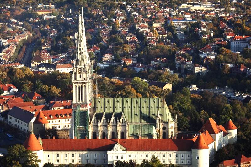 Cathédrale de Zagreb et ses fortifications du 16ième  siècle