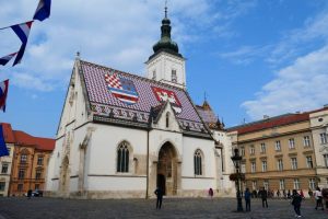 L’Église Saint Marc a Zagreb – portail avec les sculptures gothiques