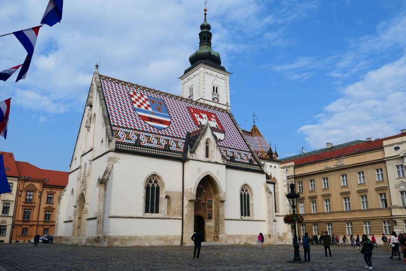 L’Église Saint Marc a Zagreb – portail avec les sculptures gothiques