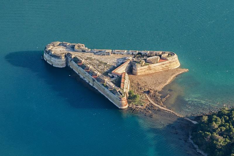 Forteresse St. Nicolas à Šibenik - impressionnante forteresse marine protégée par l'UNESCO