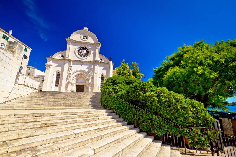 Šibenik – ville à l’architecture médiévale impressionnante et deux sites UNESCO