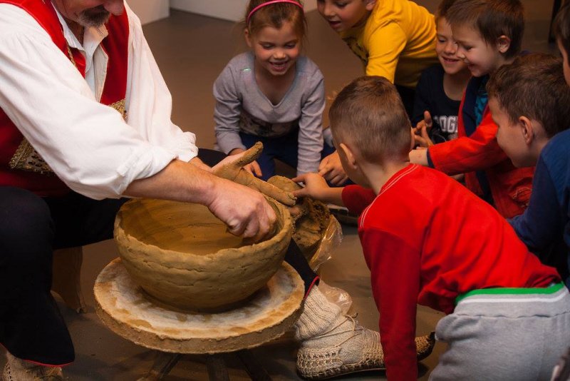TURISTIČKA ZAJEDNICA GRADA SINJA organizira besplatnu, edukativnu radionicu iz tradicijskog lončarstva
