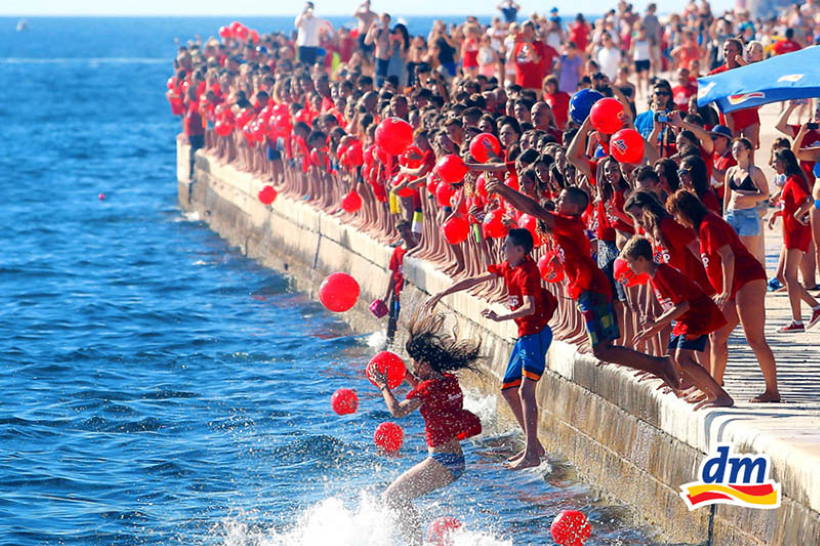 13. dm millennium jump: Na zadarskoj rivi tri tisuće ljudi skače u more za humanitarni cilj