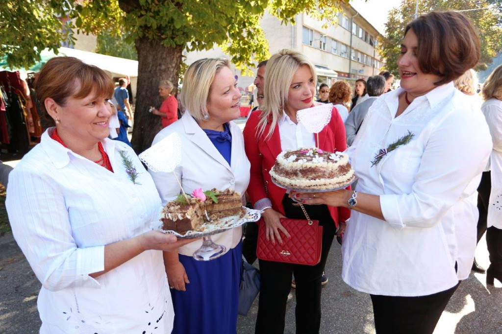 STARA JELA Z DUGOG SELA: Uživalo se u roštilju i ribi na rašljama, pa u finim slatkim jelima…