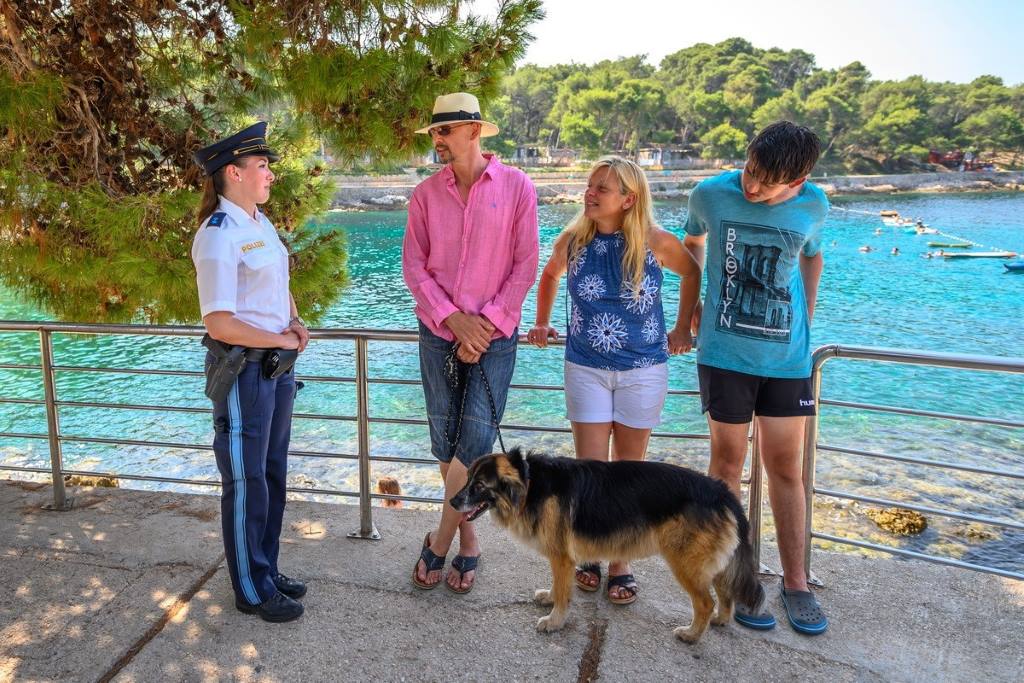 Njemački turisti na Lošinju: Ovo je naš drugi dom, fascinirani smo lošinjskim morem i suncem