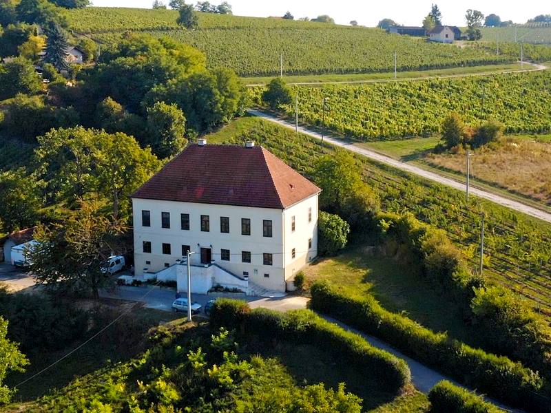 U povijesnoj kuriji Nespeš, u zelinskom prigorju, spajaju se glazba, vino i hrana