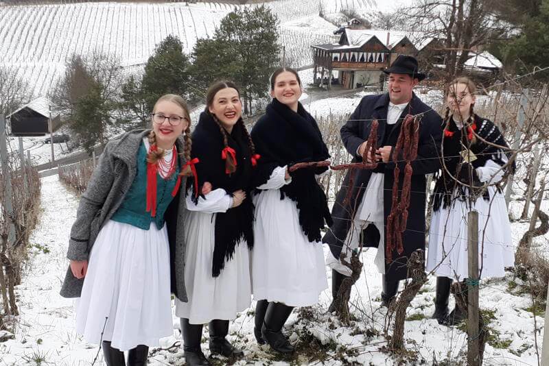 "Trsek moj zbudi se!" Vincekovo u Svetom Ivanu Zelini uz vino, pečene kobasice i slaninu