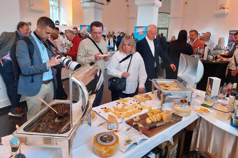 PROMOCIJA PAGA U BEČU: Austrijanci uživali u paškim specijalitetima
