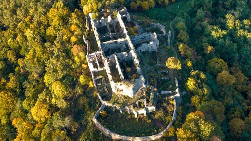 UTVRDA KOJU MORATE POSJETITI: Na strmoj stijeni iznad Orahovice ugnijezdio se Ružica grad