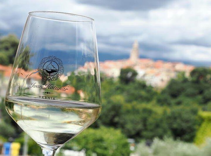 BISER OTOKA KRKA: Što vidjeti kad ste u Vrbniku – vodič za znatiželjnike