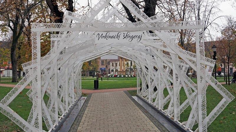 ADVENT NA MALO DRUGAČIJI NAČIN: Nijemci i Vinkovci pružaju pravu čaroliju blagdana