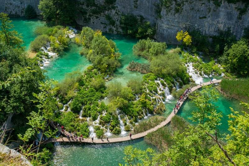 Il parco Nazionale dei Laghi di Plitvice: Straordinarie bellezze naturali – acqua, cascate, boschi e prati