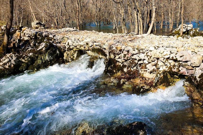 Lago paradisiaco di Ponikve nei dintorni di Buccari