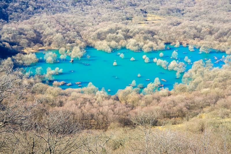 Lago paradisiaco di Ponikve nei dintorni di Buccari