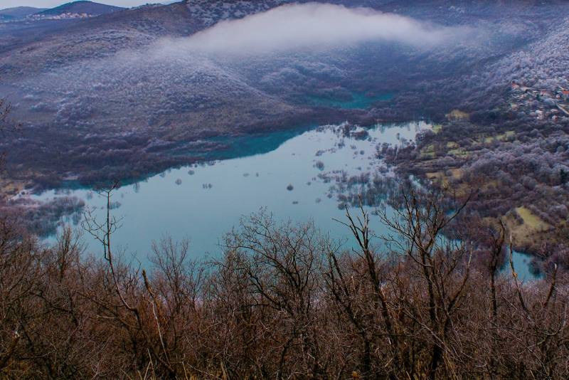 Lago paradisiaco di Ponikve nei dintorni di Buccari