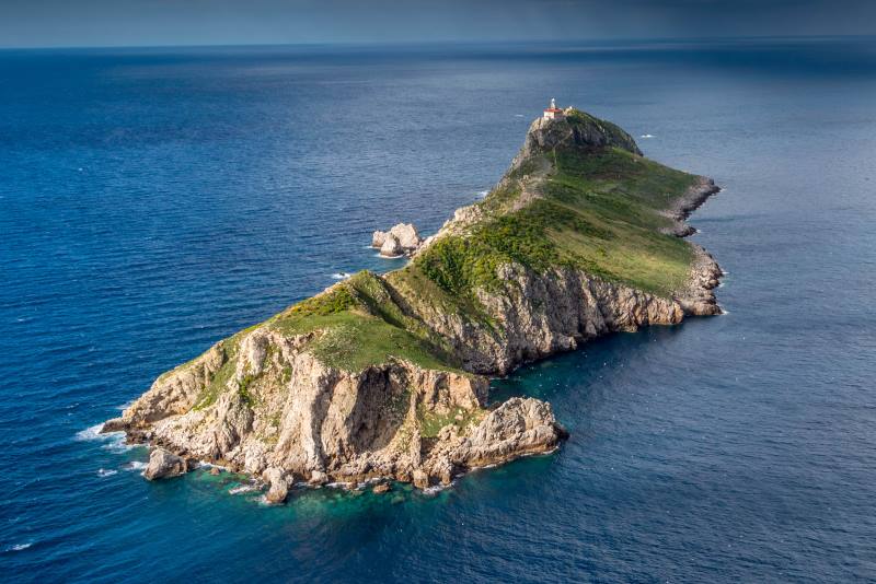 Palagruža – isola mitica croata con un irresistibile faro romantico