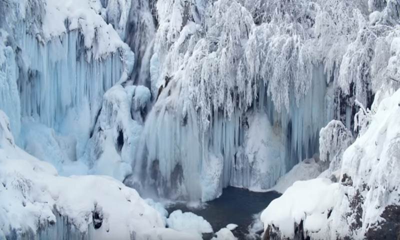 VIDEO: Frozen Plitvice Lakes in 4k