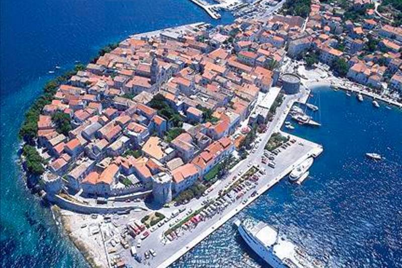 L’Île de Korčula – Nature exubérante, urbanisme particulier et une riche tradition et culture locale