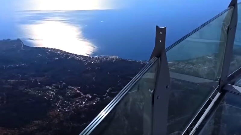 POGLEDAJTE VIDEO: Riskiraju život da bi s 1228 metara visine bacili oko na Makarsku rivijeru