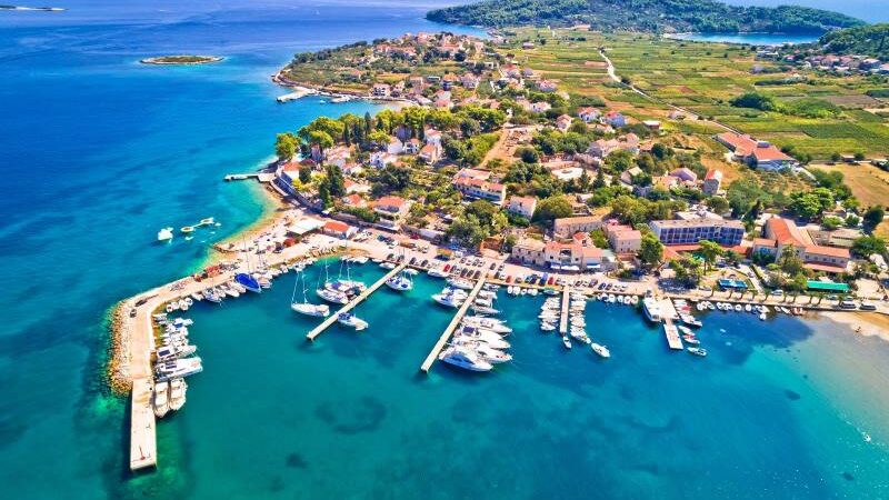 Francuzi oduševljeni Hrvatskom, jedan naš otok uvrstili na dvije liste najpoželjnijih destinacija