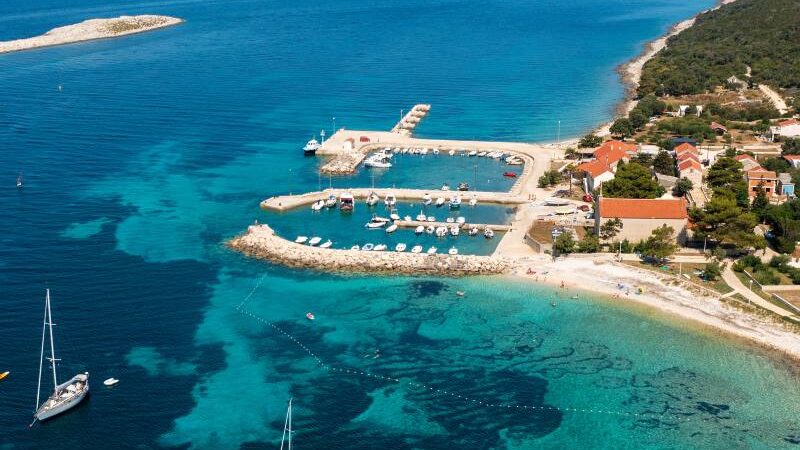 PREMUDA: Najzapadniji je otok zadarskog arhipelaga pravi je raj za nautičare i ronioce
