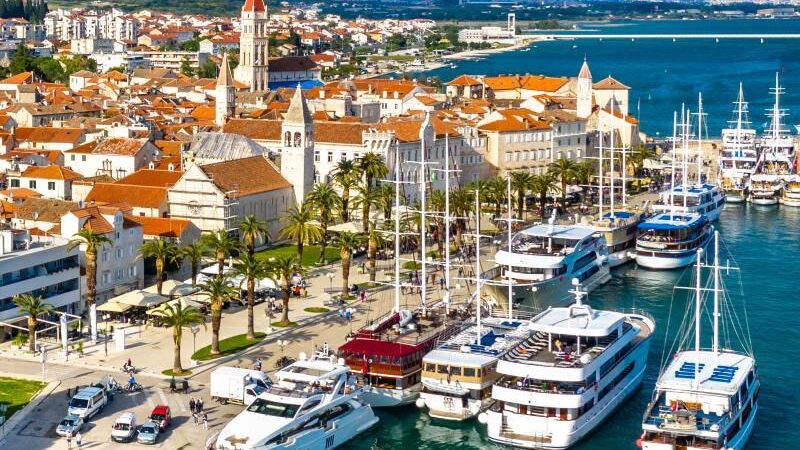 UPOZNAJ SVOJU ZEMLJU: Turistički vodiči organiziraju besplatne obilaske dalmatinskih gradova