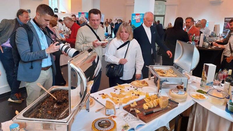 PROMOCIJA PAGA U BEČU: Austrijanci uživali u paškim specijalitetima