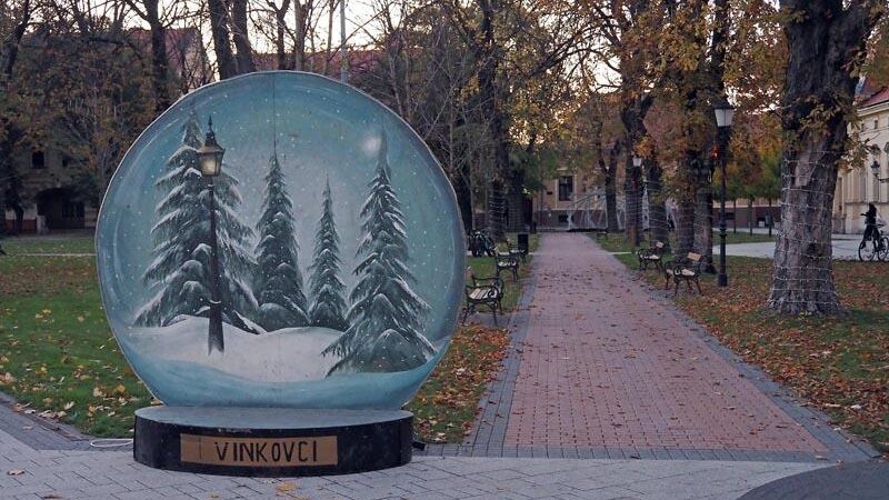 Tijekom prosinca i Vinkovci ‘dišu’ u ritmu adventa – sadržaja je puno, u svakom dijelu grada