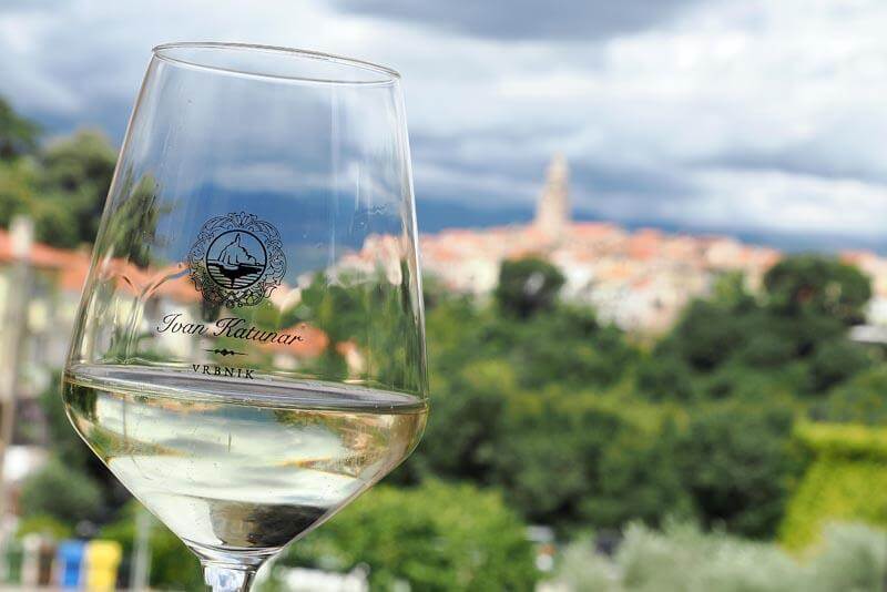 BISER OTOKA KRKA: Što vidjeti kad ste u Vrbniku – vodič za znatiželjnike